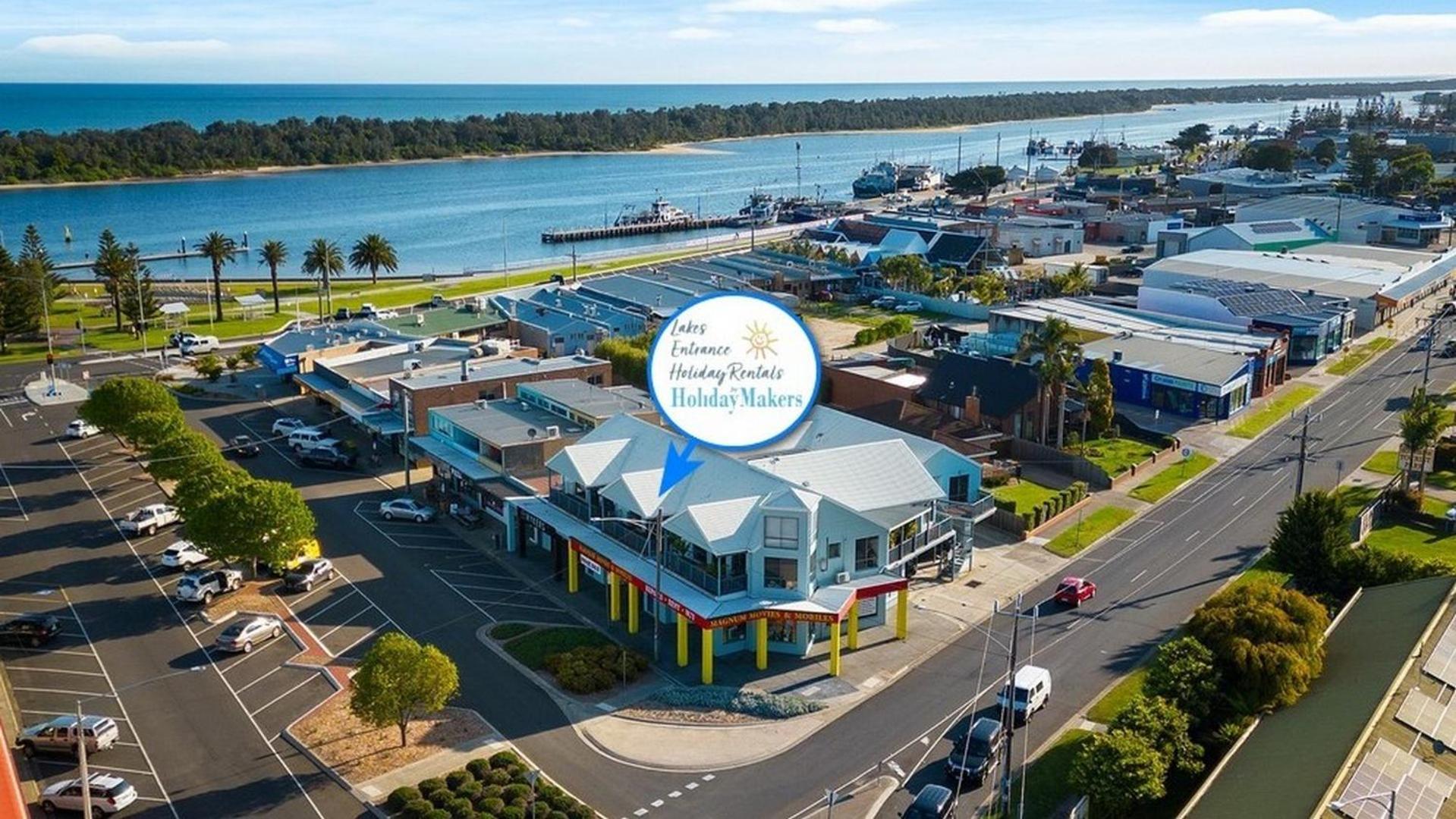 Lakes In Town * Lakes Entrance